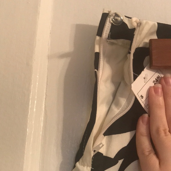 NWT Black & White H&M skirt - Picture 5 of 8